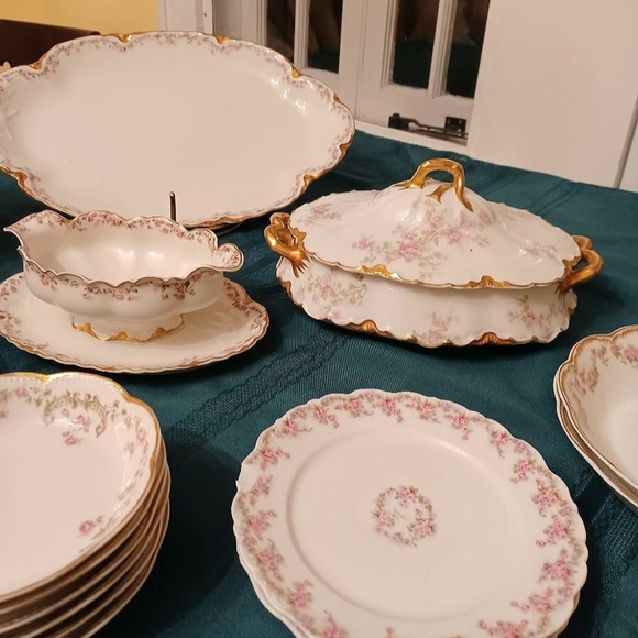 Limoges Haviland, Haviland&Co  44pc China Set, 1 Covered Soup Bowl & 4 plates - Picture 7 of 9